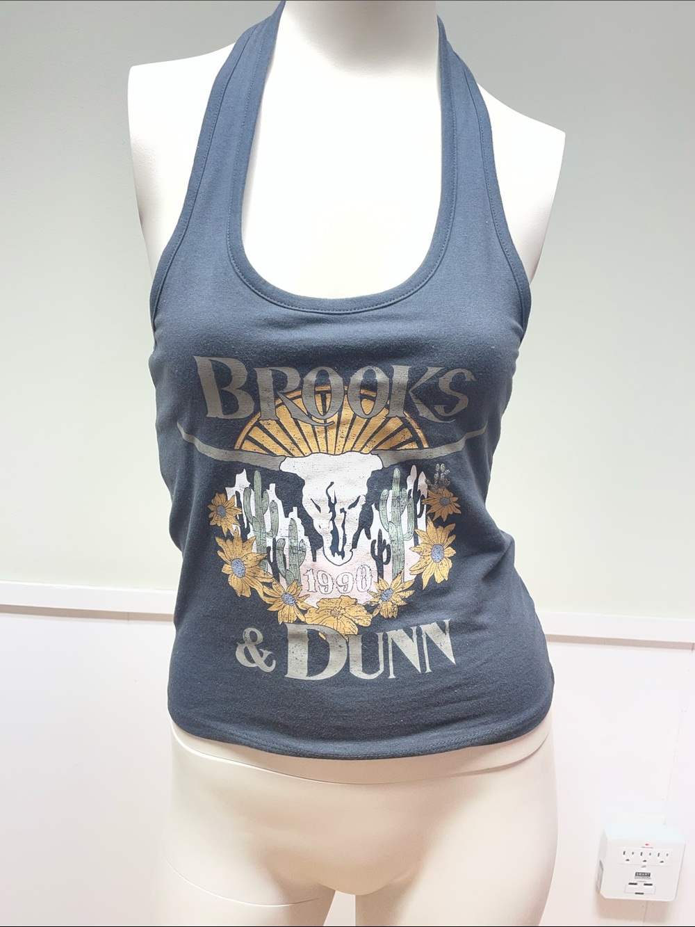 NWOT Women’s size small BRoOKs & Dunn Halter top